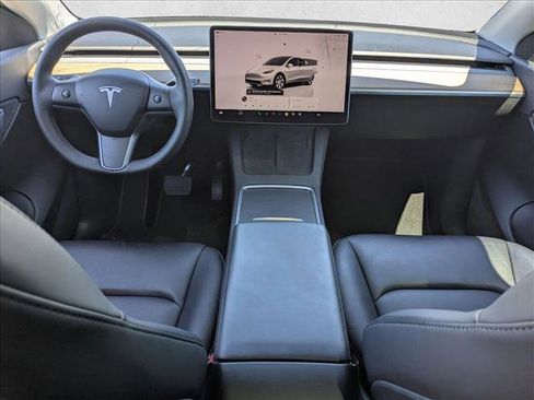Used 2022 Tesla Model Y Long Range image 20
