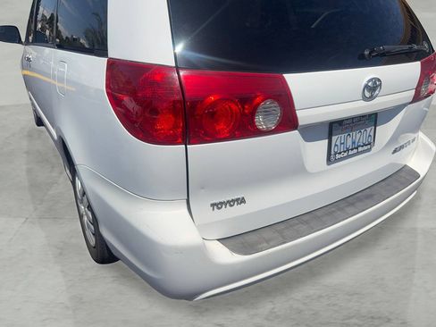 Used 2009 Toyota Sienna LE FWD image 25