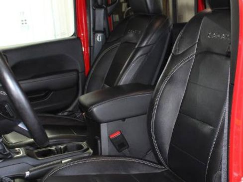 Used 2022 Jeep Wrangler Unlimited Sahara w/ Cold Weather Group image 19