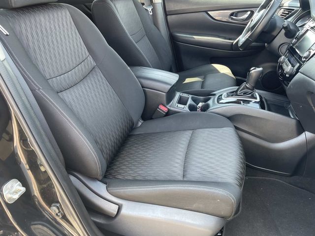 Used 2020 Nissan Rogue SV FWD image 22