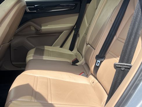 Used 2020 Porsche Cayenne AWD/4WD image 21