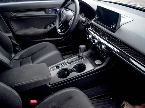 Used 2025 Honda Civic Sport image 4