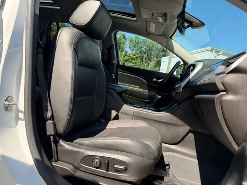 Used 2017 GMC Acadia SLT AWD/4WD image 15