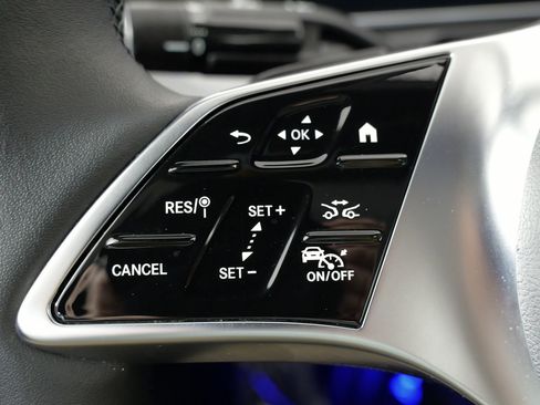 Used 2024 Mercedes-Benz CLE 300 4MATIC Cabriolet image 38