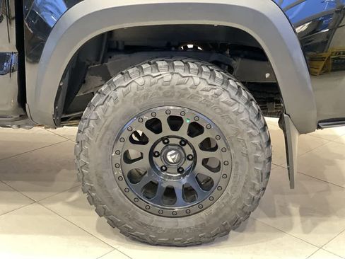 Used 2018 Toyota Tacoma TRD Off-Road image 13