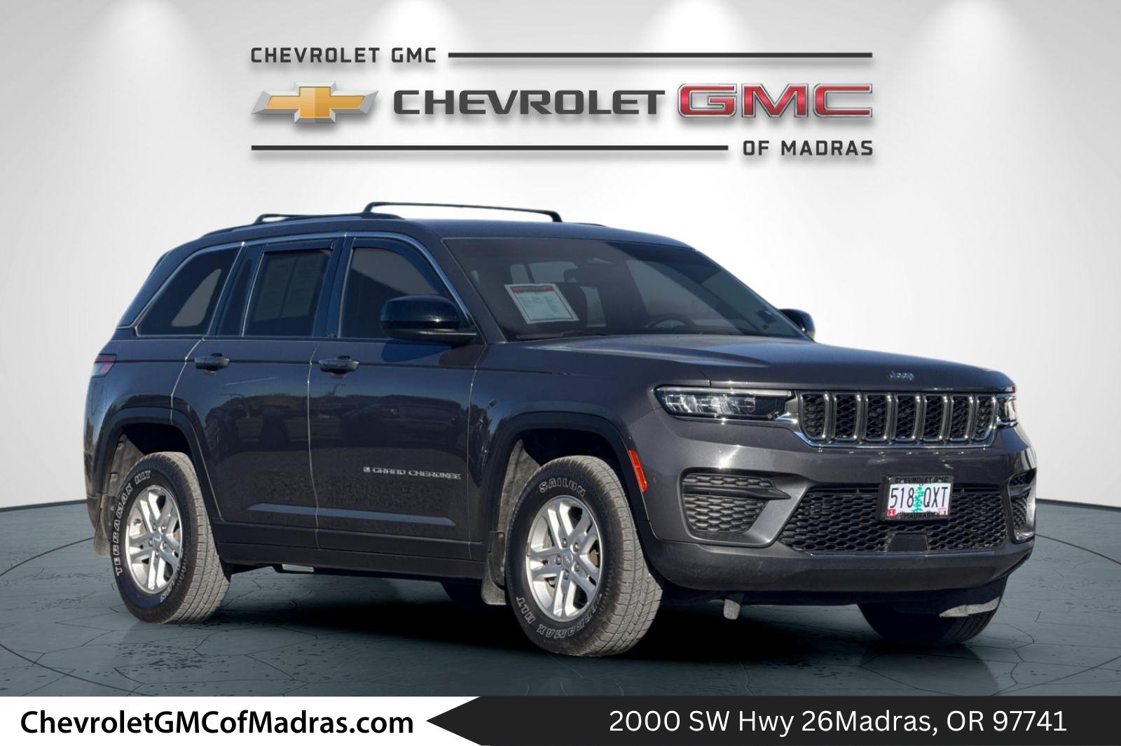 Used 2023 Jeep Grand Cherokee Laredo AWD/4WD image 1