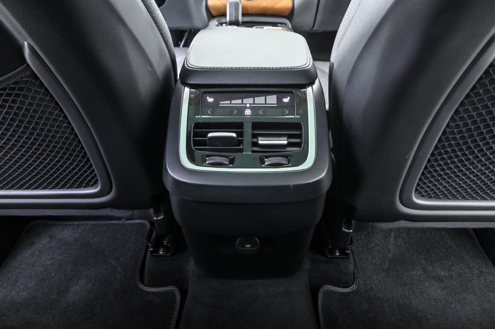 Certified 2023 Volvo XC90 B6 Plus AWD/4WD image 19