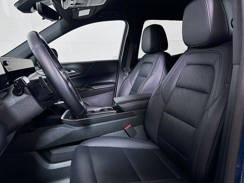 Used 2025 Chevrolet Equinox LT w/ Convenience Package II image 11