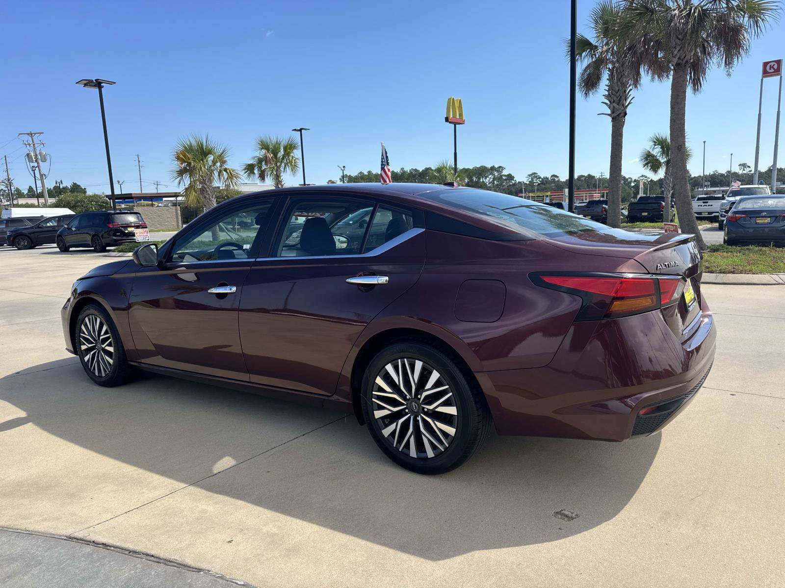 Used 2024 Nissan Altima 2.5 SV FWD image 5