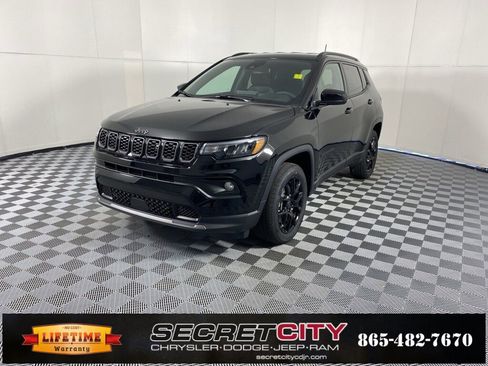 New 2026 Jeep Compass Latitude image 3