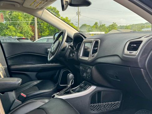 Used 2018 Jeep Compass Latitude w/ Popular Equipment Group AWD/4WD image 10