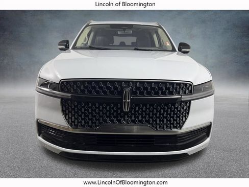 Certified 2025 Lincoln Navigator L Reserve AWD/4WD image 11
