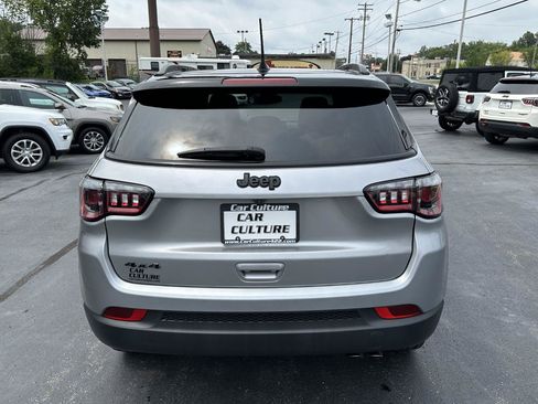 Used 2022 Jeep Compass Latitude w/ Sun and Sound Group AWD/4WD image 12