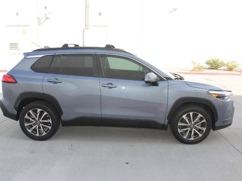 Used 2024 Toyota Corolla Cross XLE w/ Convenience Package image 4