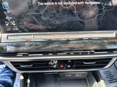 Used 2024 Volkswagen Atlas Cross Sport SE image 25