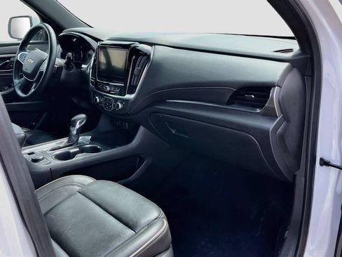 Used 2023 Chevrolet Traverse Premier FWD image 33
