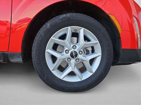 Used 2024 Kia Soul LX w/ Option Group 015 FWD image 28