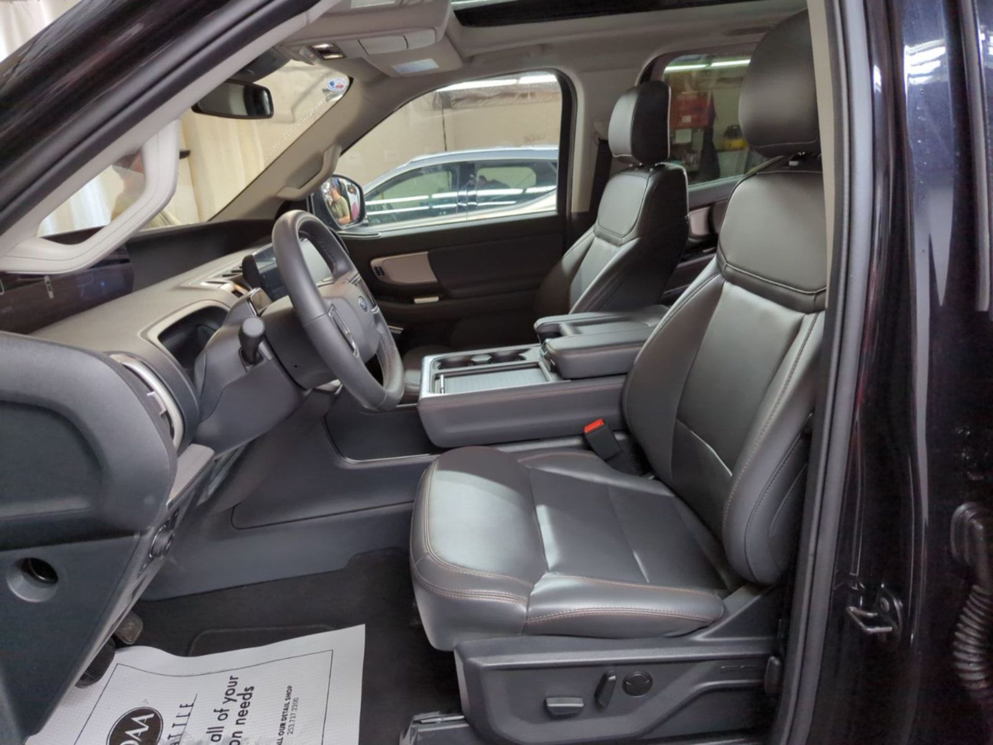 Used 2025 Ford Expedition Max Active AWD/4WD image 6