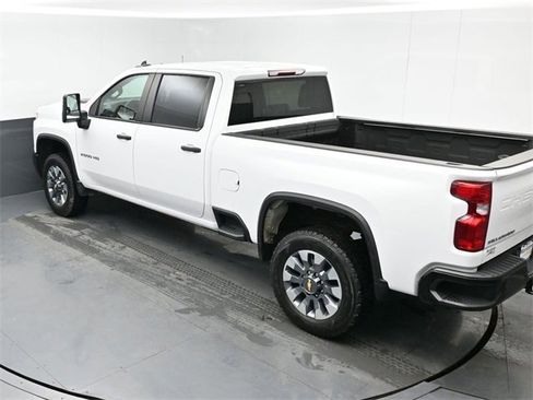 Used 2024 Chevrolet Silverado 2500 Custom w/ Custom Value Package image 32