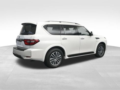 Used 2022 Nissan Armada SV w/ SV Appearance Package RWD image 5