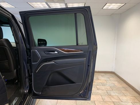 Used 2023 Cadillac Escalade ESV Premium Luxury AWD/4WD image 48