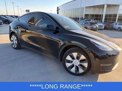 Used 2022 Tesla Model Y Long Range image 2