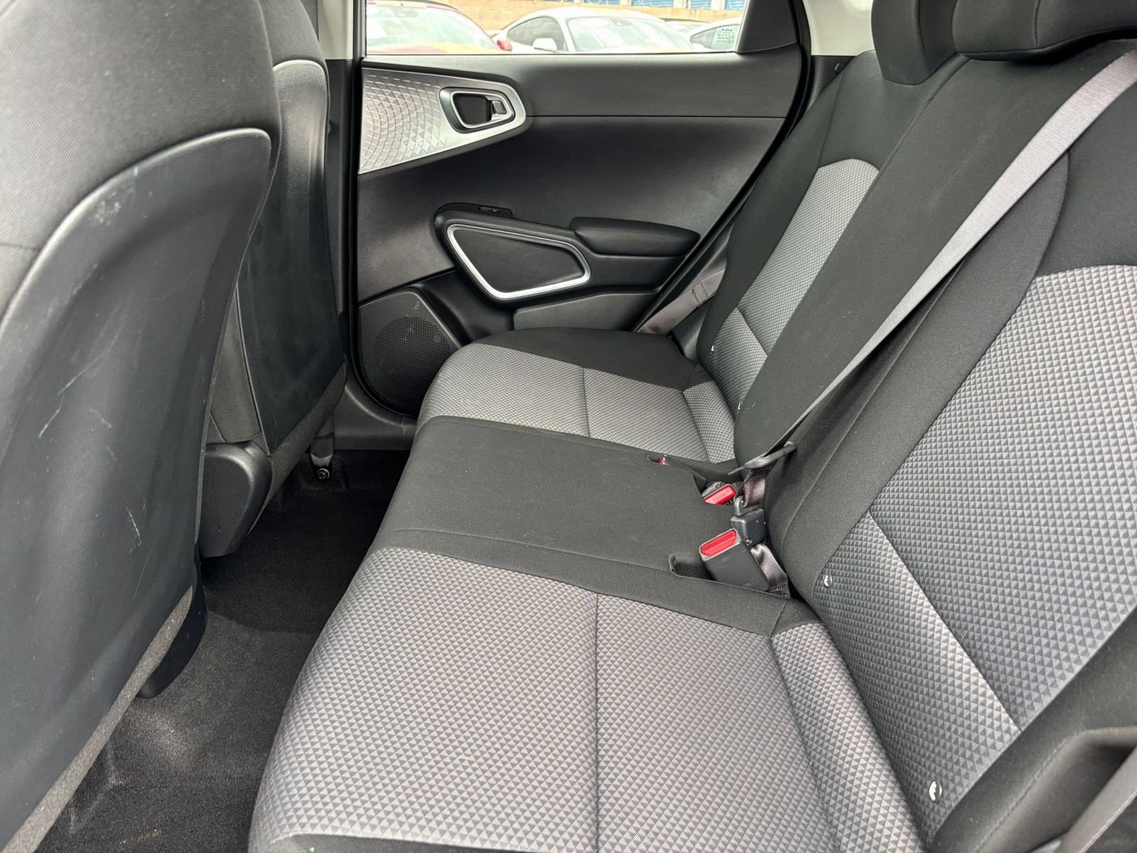 Used 2025 Kia Soul LX w/ LX Technology Package FWD image 22