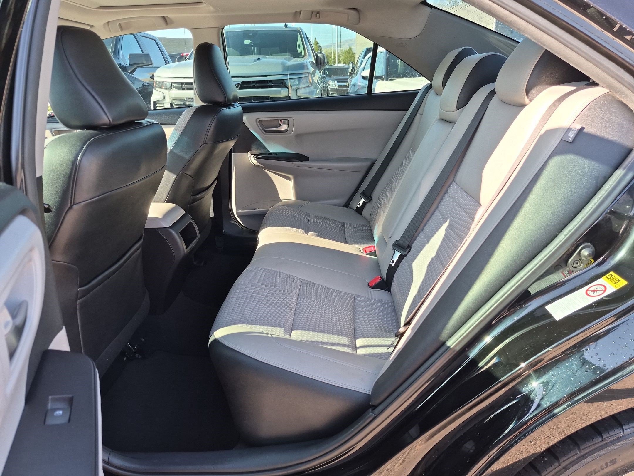 Used 2015 Toyota Camry SE w/ Moonroof Package FWD image 27