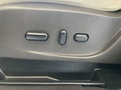 Used 2019 Ford Escape Titanium AWD/4WD image 13