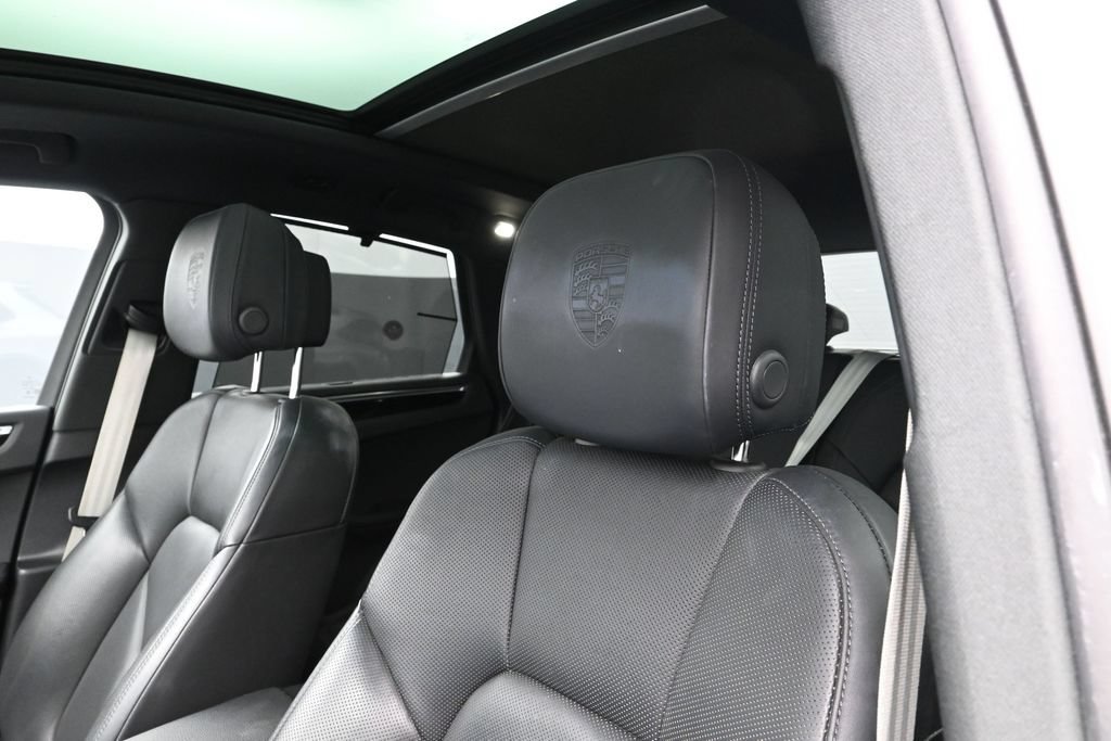 Certified 2024 Porsche Macan AWD/4WD image 15