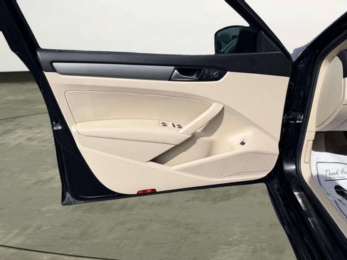 Used 2015 Volkswagen Passat 1.8T SE FWD image 15