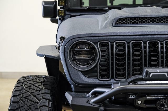 Used 2025 Jeep Gladiator Sport AWD/4WD image 3