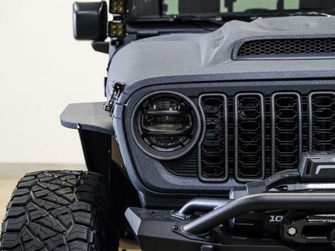 Used 2025 Jeep Gladiator Sport AWD/4WD image 3