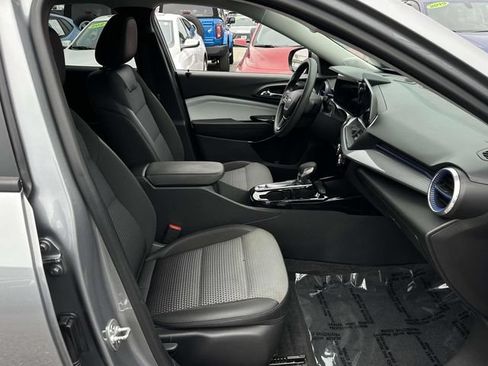 Certified 2024 Chevrolet Trax LT FWD image 20