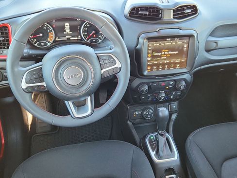 Used 2023 Jeep Renegade Trailhawk image 12