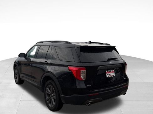 Used 2023 Ford Explorer XLT w/ Equipment Group 202A AWD/4WD image 7