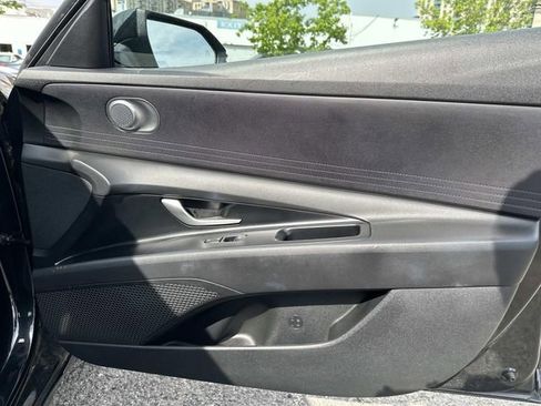 Used 2022 Hyundai Elantra SEL FWD image 8