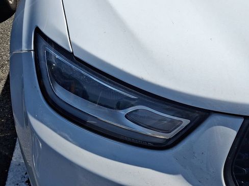 Used 2025 Chrysler Pacifica Limited FWD image 4