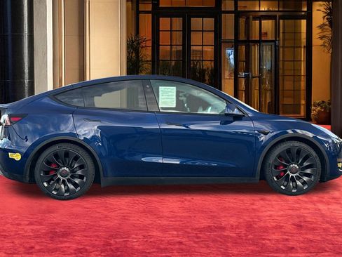 Used 2022 Tesla Model Y Performance image 9