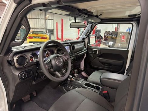 Used 2023 Jeep Wrangler Sport S image 10