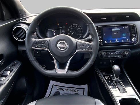 Used 2024 Nissan Kicks SR w/ SR Premium Package FWD image 6