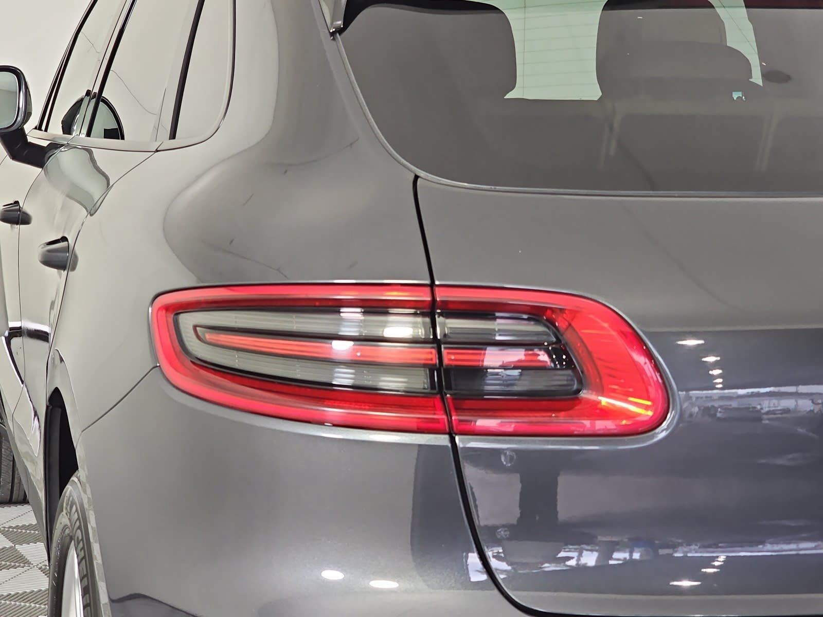 Used 2018 Porsche Macan w/ Premium Package Plus AWD/4WD image 30