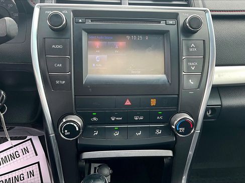 Used 2017 Toyota Camry image 14