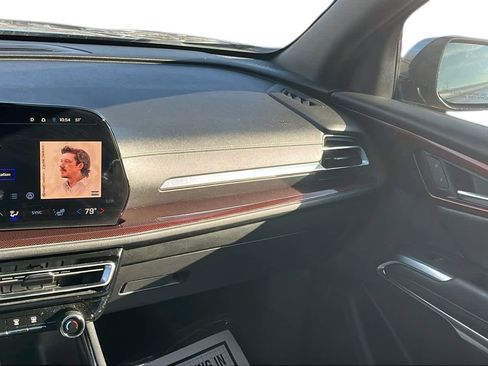 Used 2024 Chevrolet Traverse Z71 image 27