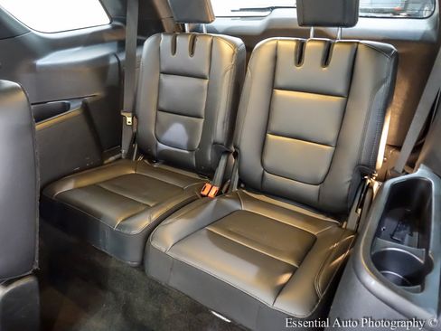 Used 2018 Ford Explorer XLT w/ Equipment Group 202A image 17