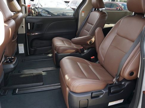 Used 2020 Toyota Sienna Limited Premium image 30