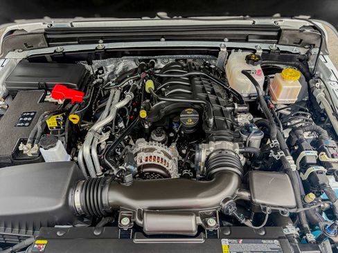Used 2025 Jeep Gladiator Sport AWD/4WD image 38