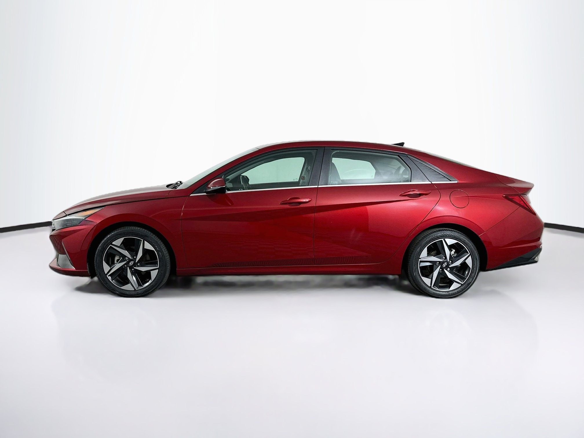 Used 2023 Hyundai Elantra Limited FWD image 4