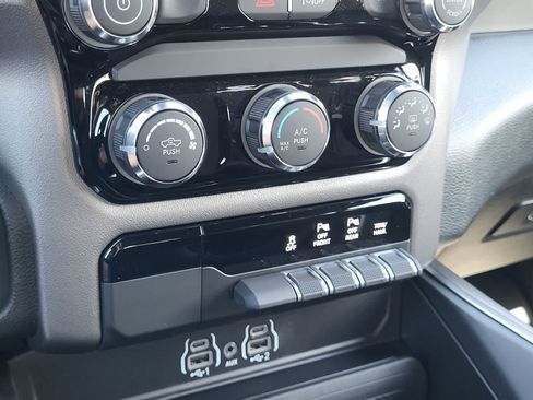 New 2026 RAM 1500 Express AWD/4WD image 19