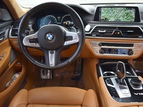 Used 2018 BMW M760i xDrive AWD/4WD image 9
